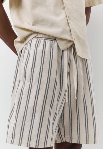 Largi Pantaloni de la Pull&Bear pe bej