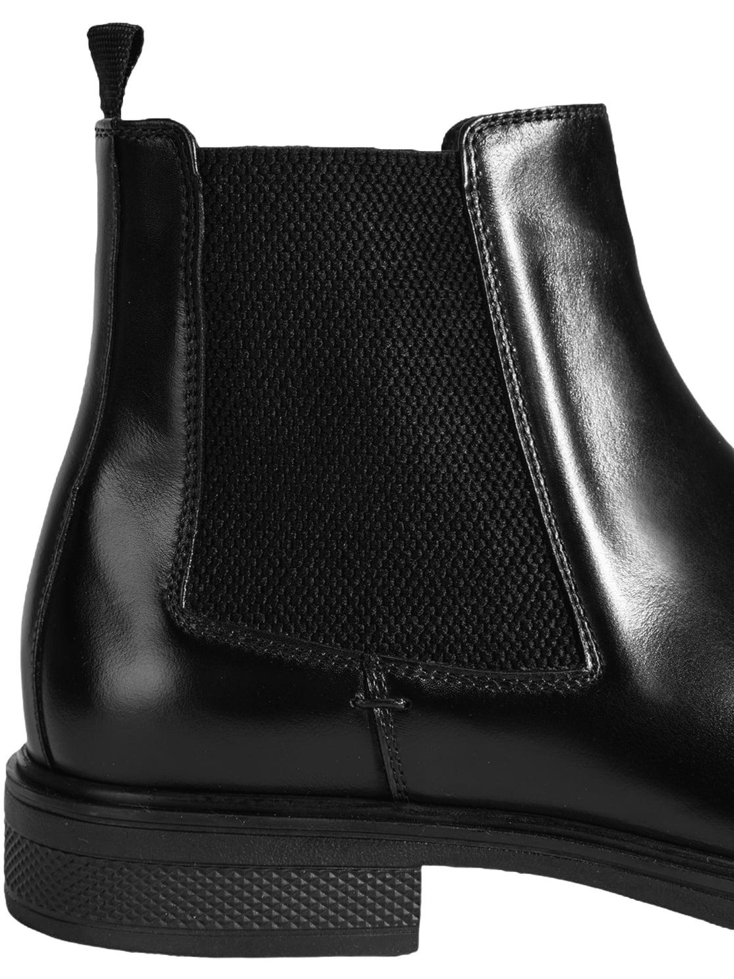 Desa Boots in Black