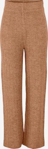 Regular Pantalon 'KANIKA' PIECES en marron : devant