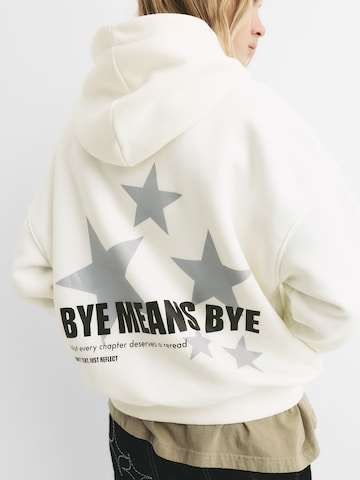 Pull&Bear Суичър 'PACIFIC BYE' в бяло: отпред
