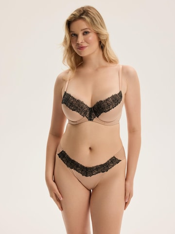 Panty 'Century' di ESOTIQ in beige