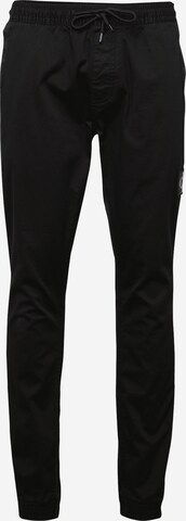 Calvin Klein Jeans Tapered Παντελόνι τσίνο σε μαύρο: μπροστά