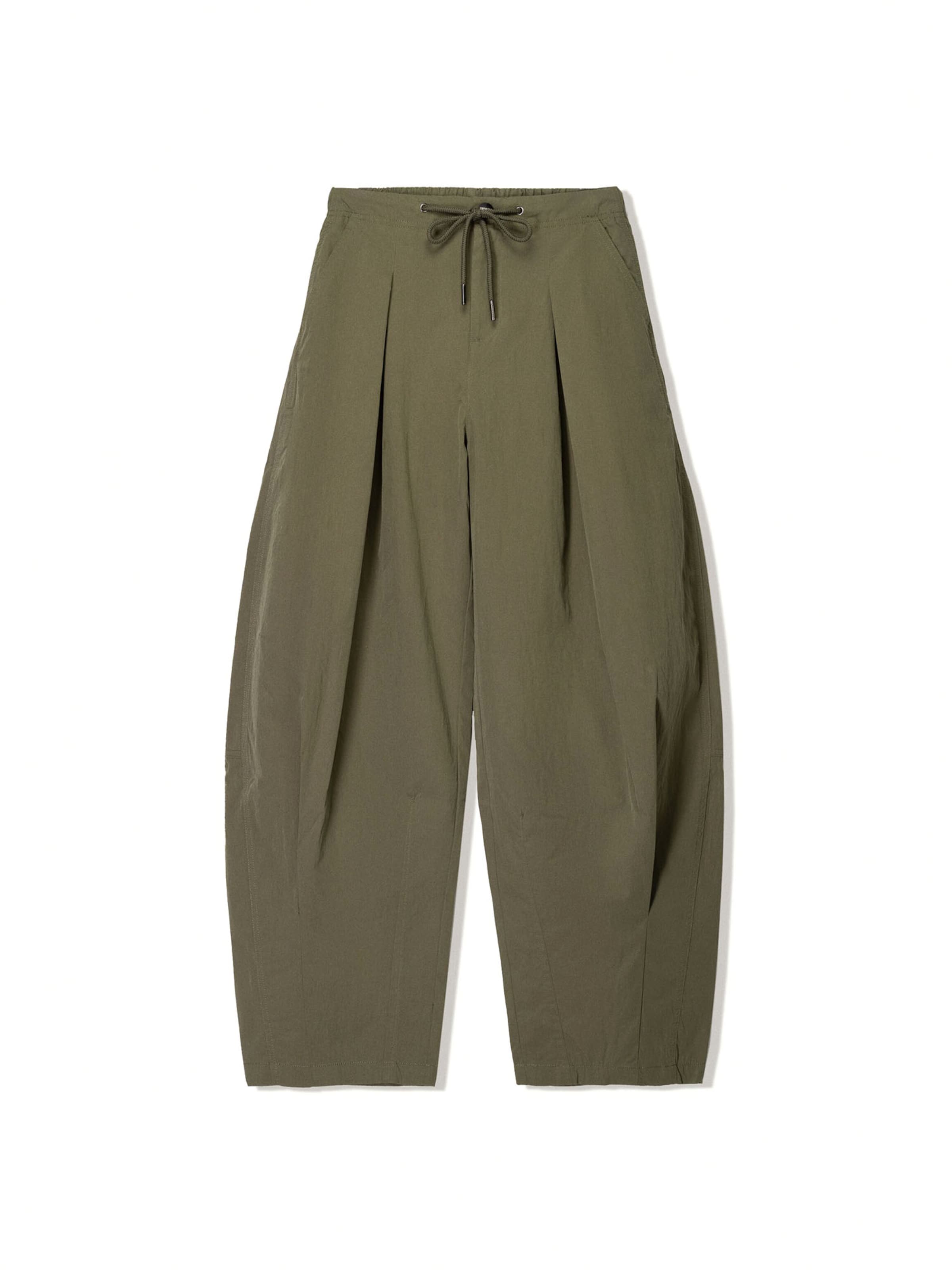 Bershka Loose fit Pleat-front trousers in Green: front