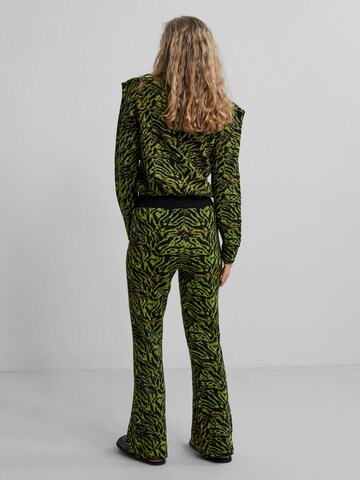 YAS Flared Hose 'Lizard' in Schwarz