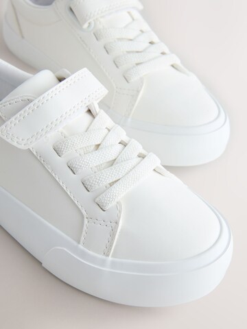 Baskets Next en blanc