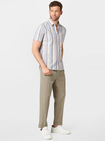 s.Oliver جينز مضبوط قميص بلون ألوان ثانوية