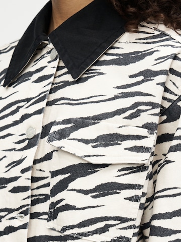 Lala BerlinPrijelazna jakna 'Jolanta' - bijela boja