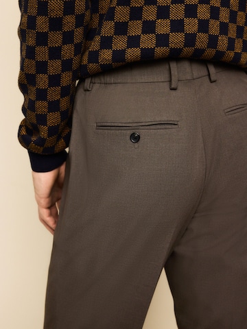 Next Slimfit Pantalon in Bruin