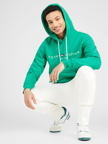 TOMMY HILFIGER - Regular Fit Sweatshirt em verde