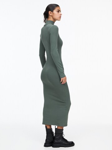 Pull&Bear Šaty - Zelená