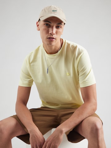 UNITED COLORS OF BENETTON Тениска в жълто: отпред