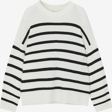 Pull&Bear Sweater in White: front