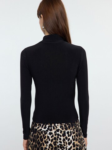 Trendyol - Camiseta en negro