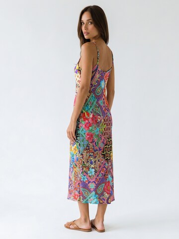 Introvertie VIENNA - Vestido de verano 'Not Your Darling Bias Slip Dress' en Mezcla de colores