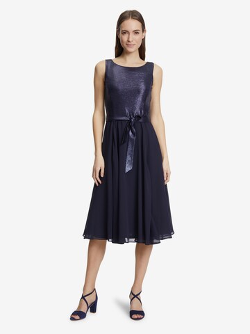 Rochie de cocktail de la Vera Mont pe albastru