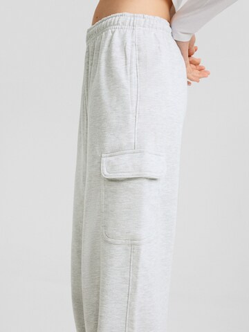 Bershka Tapered Broek in Grijs