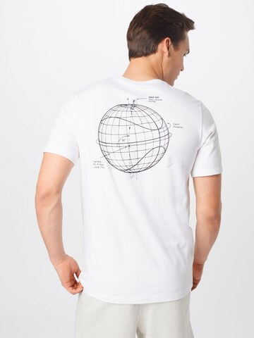 T-Shirt Nike Sportswear en blanc