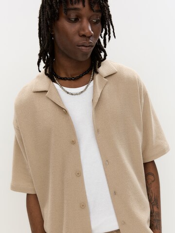 Pull&Bear Comfort fit Srajca | rjava barva