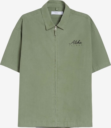 Bershka Comfort fit Button Up Shirt in Green: front