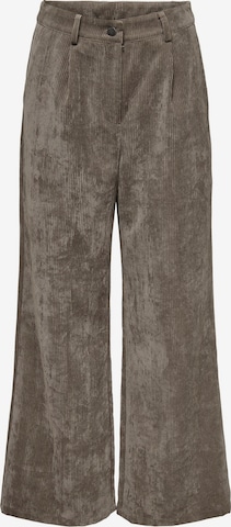 JDY Regular Pleat-Front Pants in Brown: front