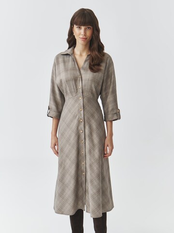 TATUUM - Vestido camisero en marrón: frente