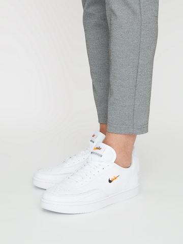 Nike Sportswear Rövid szárú sportcipők 'COURT VINTAGE PREM' - fehér: elől