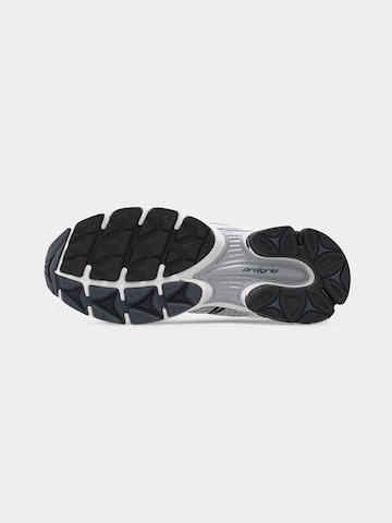 Sneaker bassa 'PROGRID TRIUMPH 4' di saucony in bianco