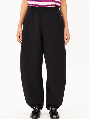 ARMEDANGELS Loosefit Broek in Zwart: voorkant