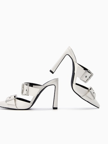 Mule Bershka en blanc