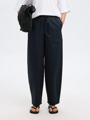 SELECTED FEMME Loosefit Nadrág 'SLFJUMA' - fekete: elől