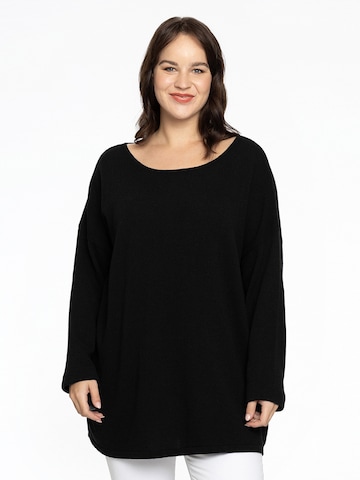 Yoek Sweater in Black: front