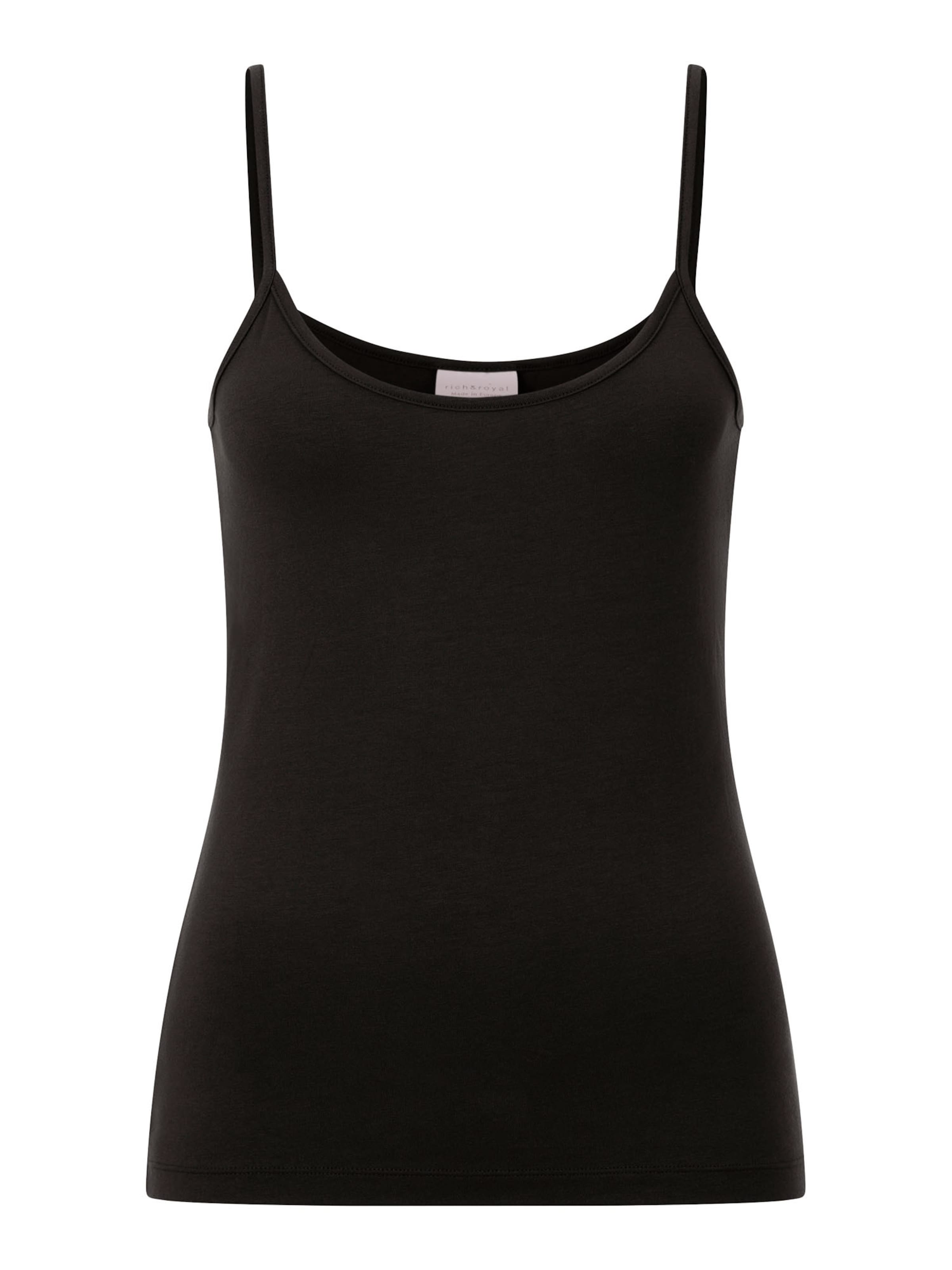 Top de la Rich & Royal pe negru: față