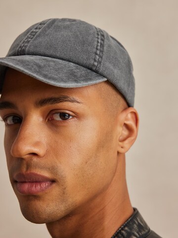 DAN FOX APPAREL Cap 'Denny' in Grey