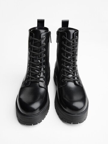 Boots stringati di Bershka in nero
