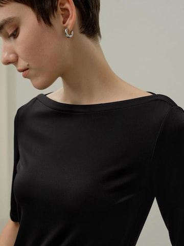 Lilysilk Shirt 'Seide Breeze Jersey V-Ausschnitt Basic T-Shirt' in Zwart