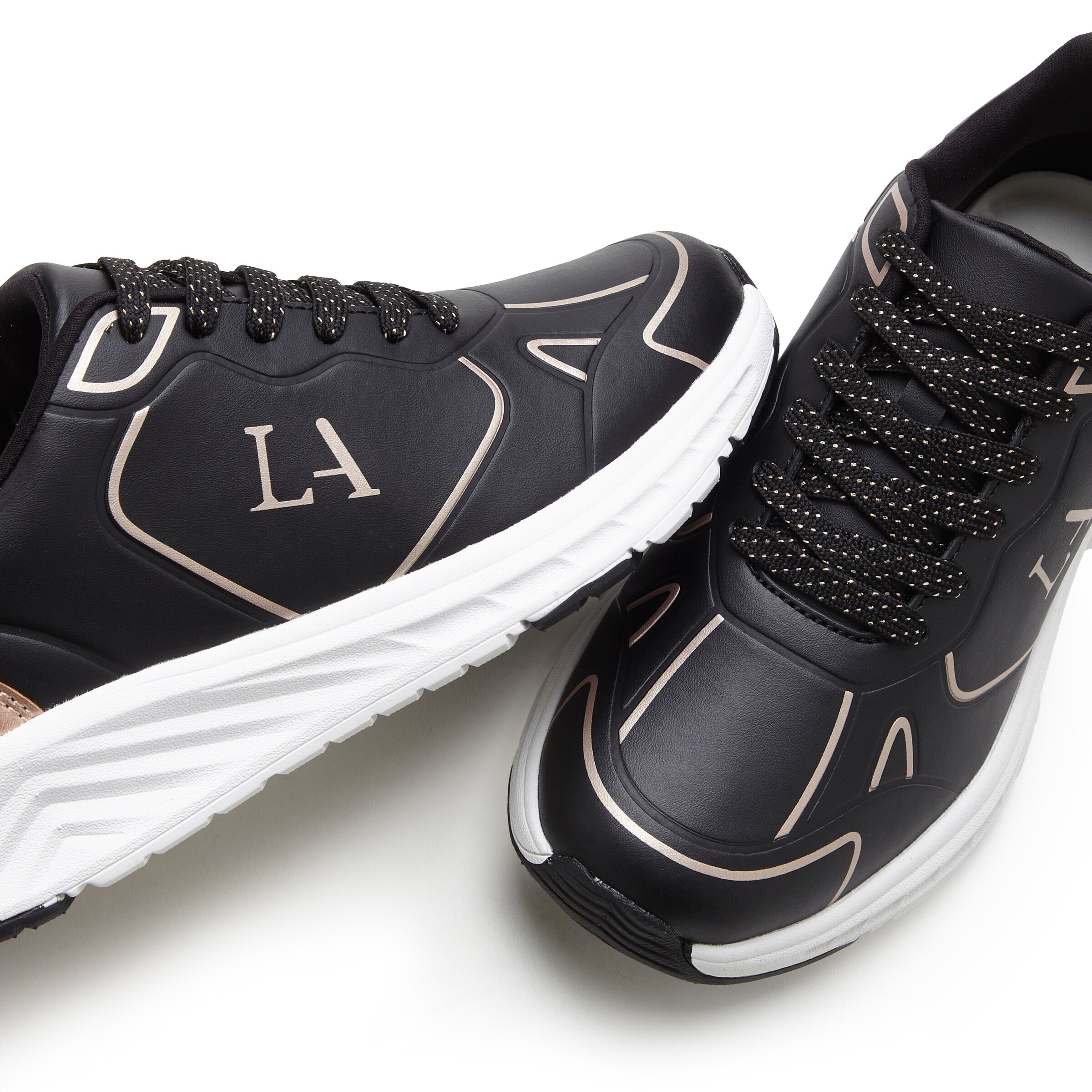 Baskets basses LASCANA en noir