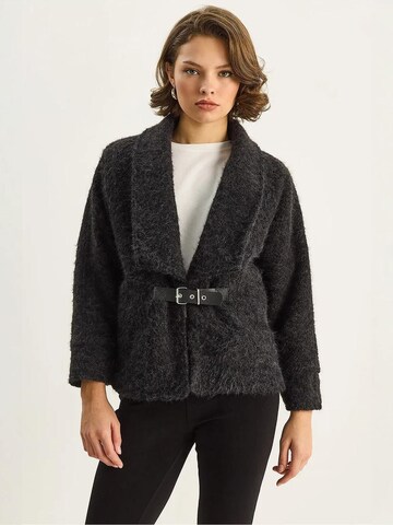 Bianco Lucci Mantel in Schwarz: Vorderseite