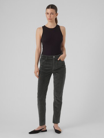 Regular Pantalon 'BRENDA' VERO MODA en gris