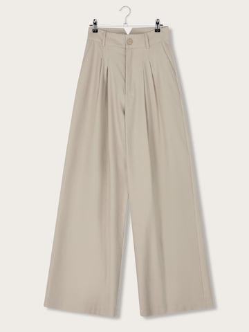 WEARABLE STORIES Wide leg Pants 'Gwyneth' in Beige: front