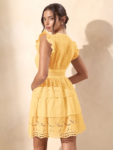 Robe Lipsy en jaune