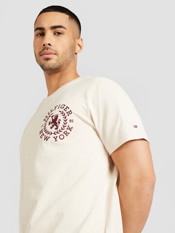 T-Shirt 'ICON CREST' TOMMY HILFIGER en beige