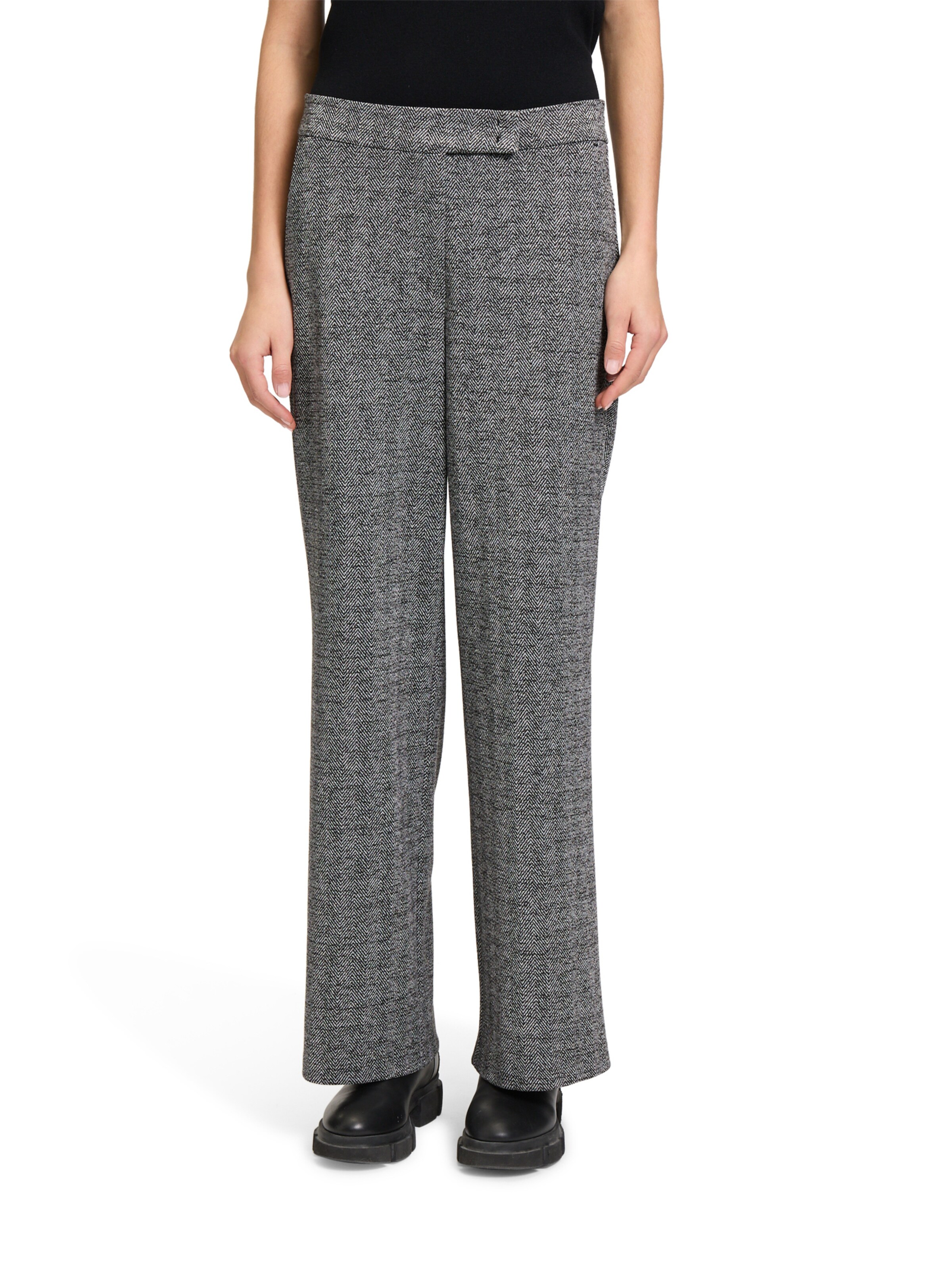 Betty & Co Slim fit Trousers in Black: front