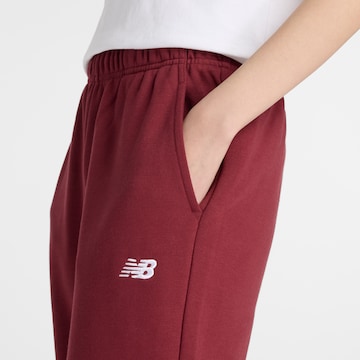 Effilé Pantalon 'Essentials' new balance en rouge