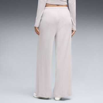 PUMA Wide leg Broek 'Essentials' in Roze