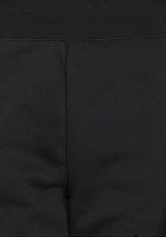 Tapered Pantaloni di Nike Sportswear in nero