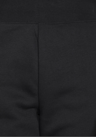 Tapered Pantaloni di Nike Sportswear in nero