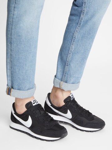 Nike Sportswear Sneakers laag 'Air Pegagus 83' in Zwart: voorkant