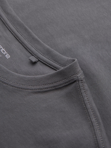 Ombre Bluser & t-shirts i grå