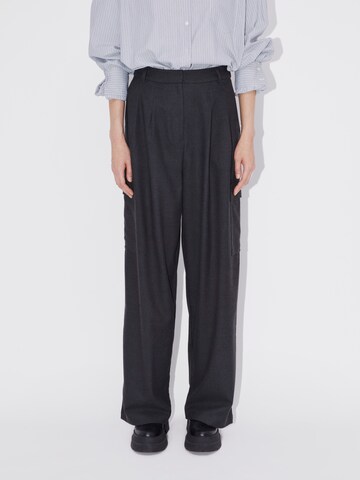 Regular Pantalon cargo 'Kelsey' LeGer by Lena Gercke en gris : devant