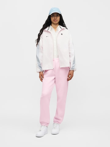 Nike Sportswear Tapered Broek in Roze